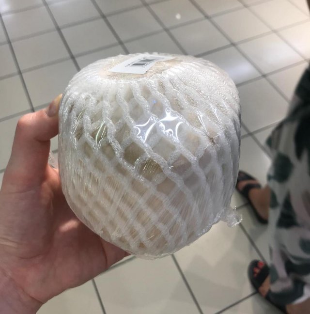 Примеры бессмысленной упаковки, которая только загрязняет нашу планету (20 фото)