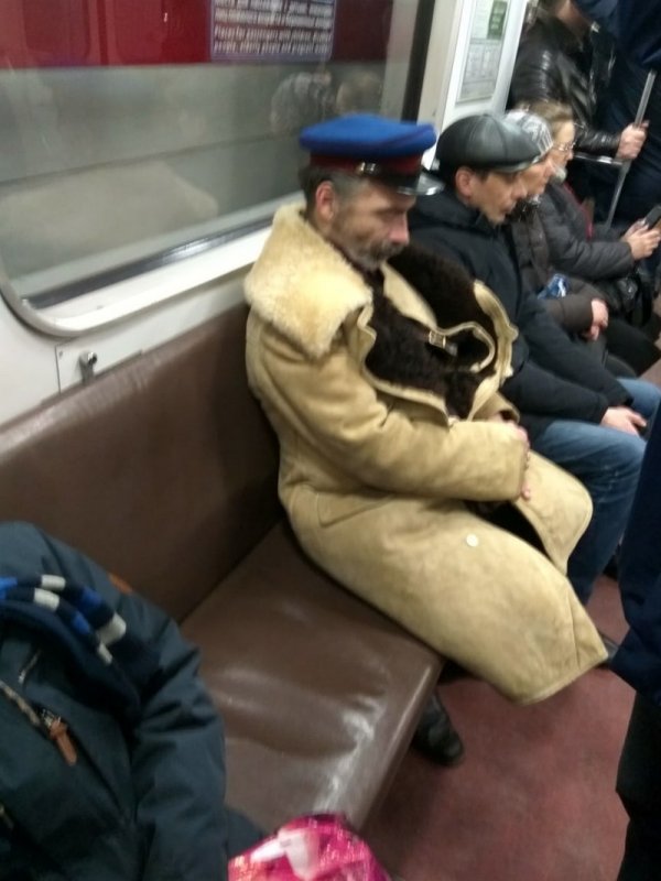 Модные персонажи из метрополитена (20 фото)