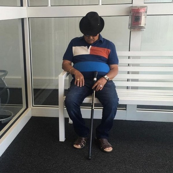 Ловушка времени или мужчины, ждущие своих жен во время шопинга (30 фото)