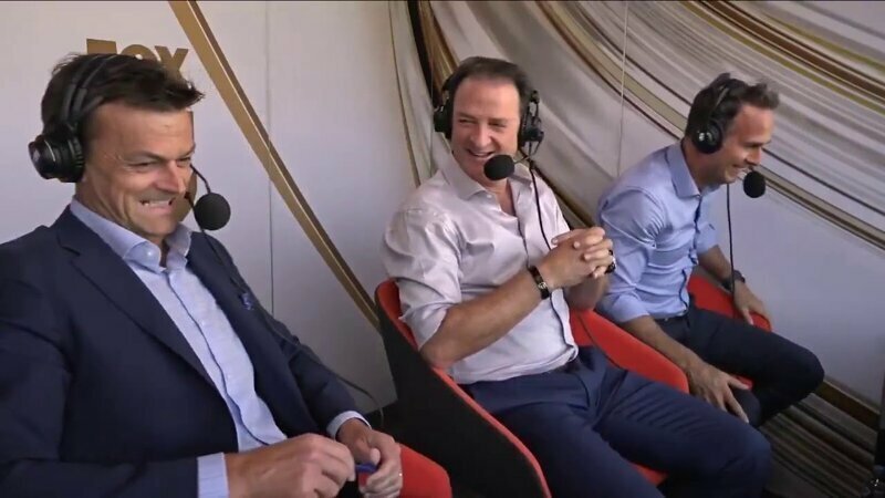 Отец поймал своего несовершеннолетнего сына, пьющего пиво в прямом эфире (4 фото + 1 видео)