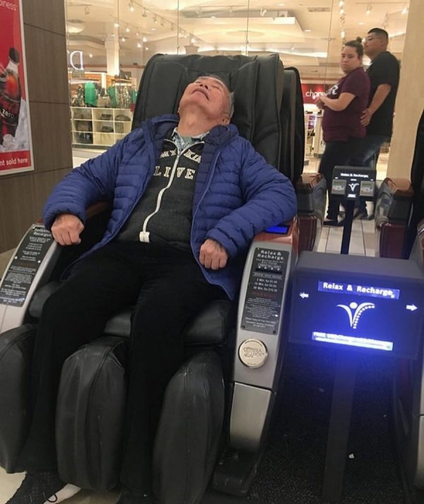 Ловушка времени или мужчины, ждущие своих жен во время шопинга (30 фото)