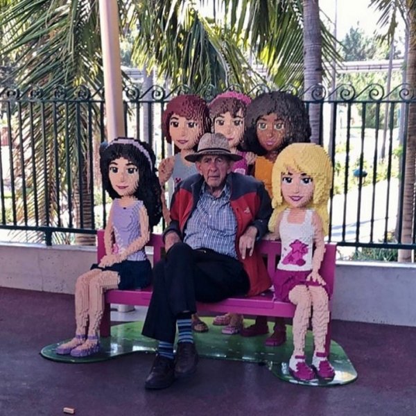 Ловушка времени или мужчины, ждущие своих жен во время шопинга (30 фото)