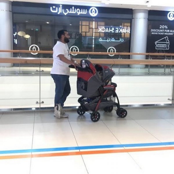 Ловушка времени или мужчины, ждущие своих жен во время шопинга (30 фото)