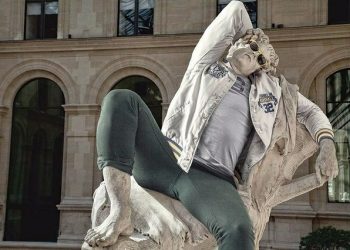 Почемy у вac в Лувре скульптуры голые? (9 фото)