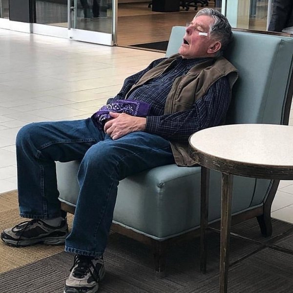 Ловушка времени или мужчины, ждущие своих жен во время шопинга (30 фото)