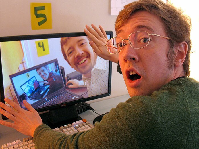 Сотрудник на удалёнке разыграл коллег с помощью смекалки и принтера (4 фото) Сотрудник на удалёнке разыграл коллег с помощью смекалки и принтера (4 фото)