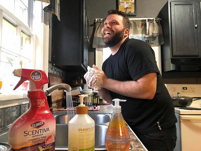 Как должны выглядеть сайты знакомств в эпоху карантина (7 фото)