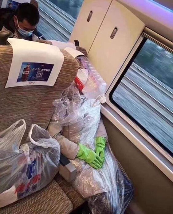 Снимки, на которых происходит неведомая дичь (13 фото)