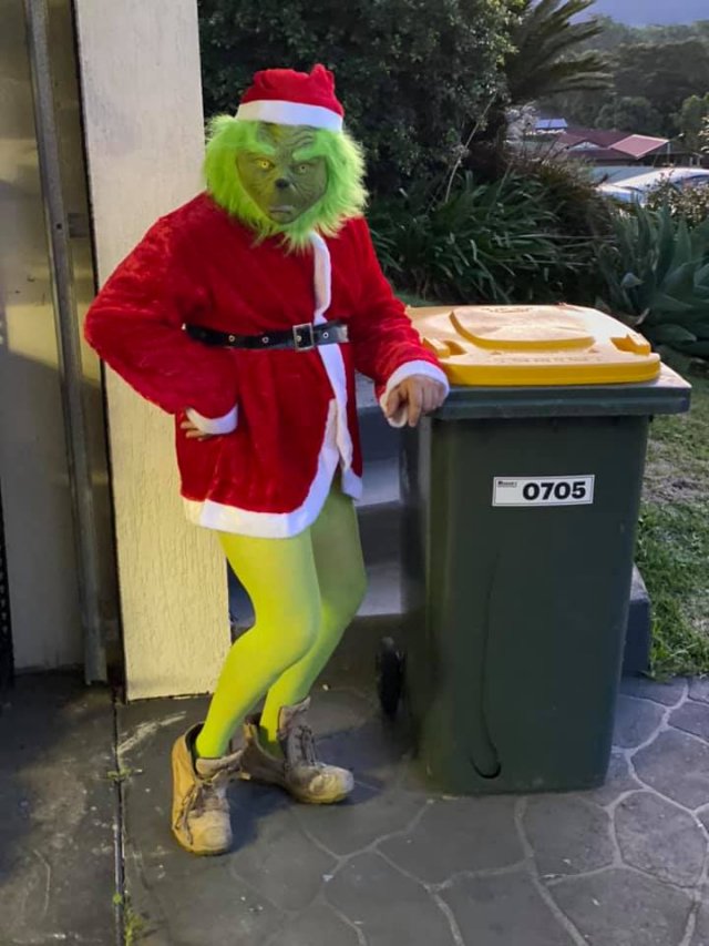 Выход к мусорке - целое представление. Австралийцы придумали себе развлечение на карантине (24 фото + видео)