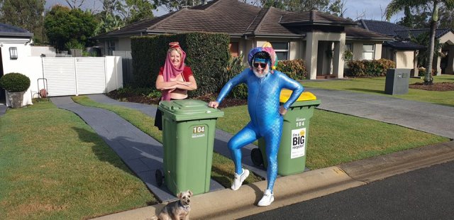 Выход к мусорке - целое представление. Австралийцы придумали себе развлечение на карантине (24 фото + видео)