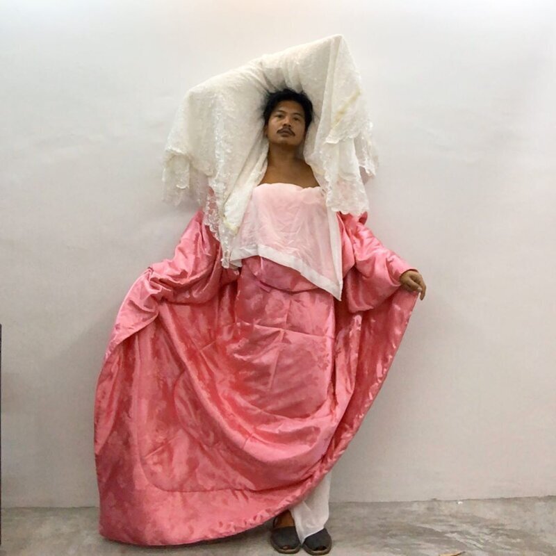 Карантин на стиле: модные образы из подручных материалов (47 фото)