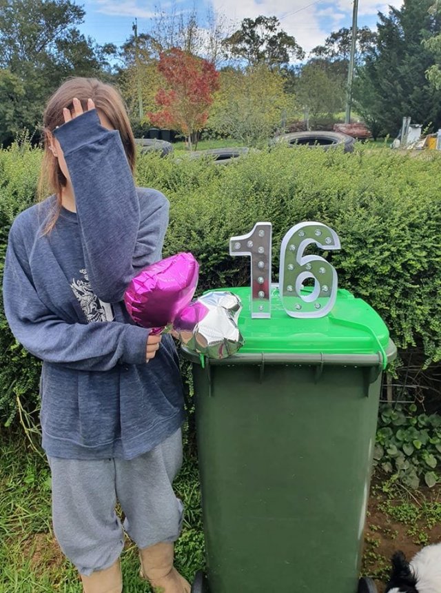 Выход к мусорке - целое представление. Австралийцы придумали себе развлечение на карантине (24 фото + видео)