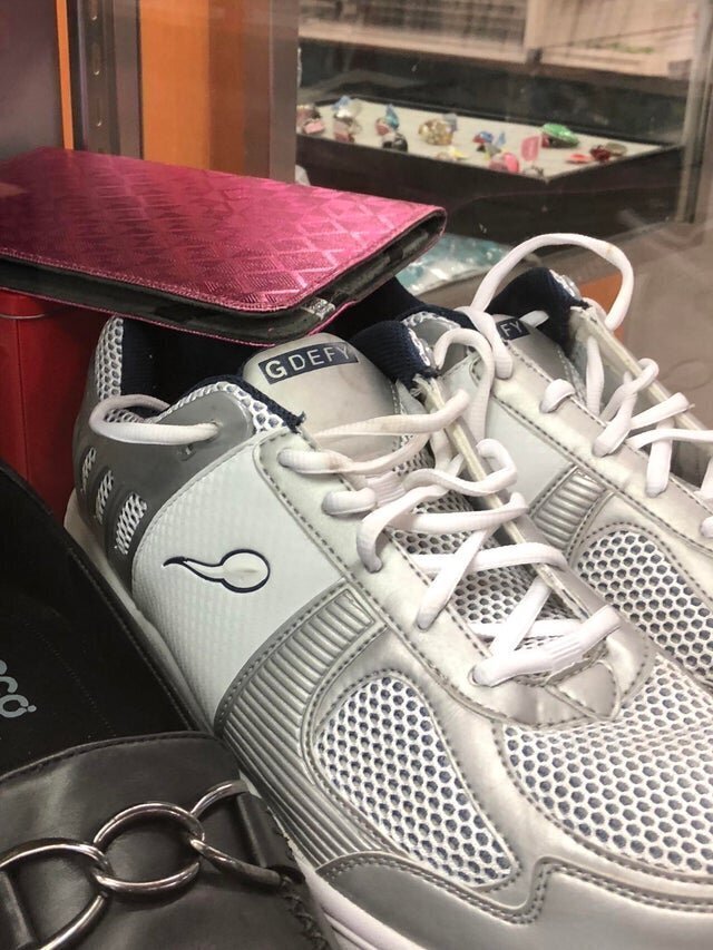 Работы дизайнеров, которые явно перестарались (15 фото)