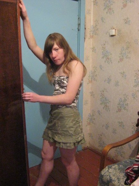 Изменилась и вышла замуж: как сейчас живёт знаменитая девочка-мем (7 фото)