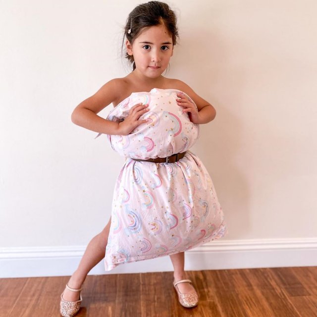 Сестры-малышки Руби и Бруклин Каратс повторяют образы мировых знаменитостей (10 фото)