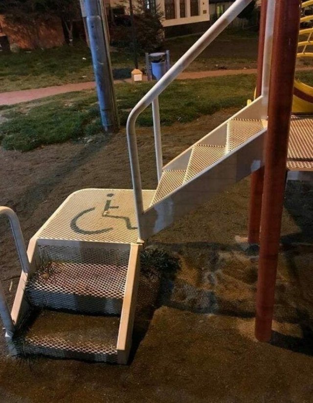 Абсурдные ситуации, столкнуться с которыми можно только в России (15 фото)