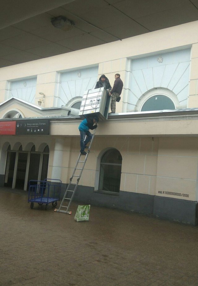 Люди, которым плевать на технику безопасности (15 фото)