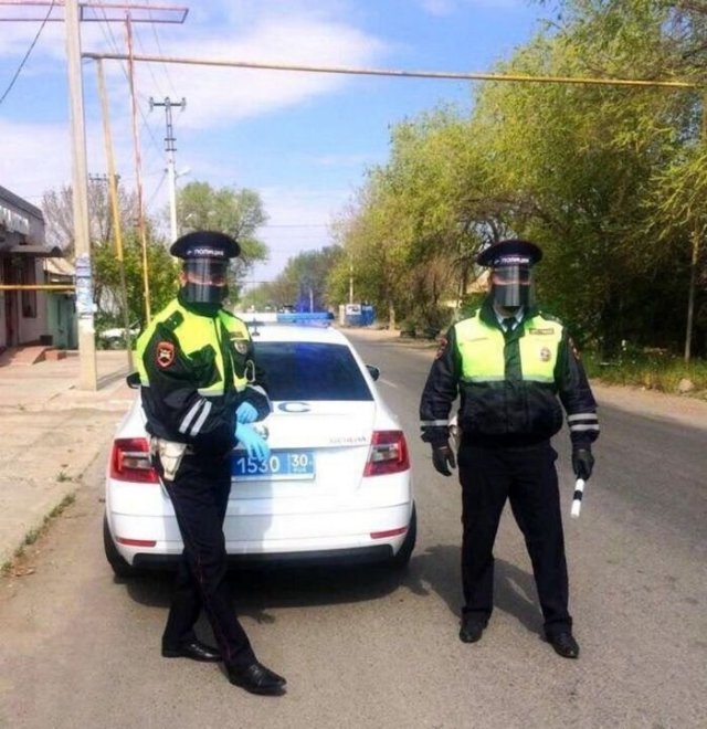 Шутки про самоизоляцию и полицию из социальных сетей (15 фото)