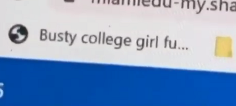 Профессор потерял работу, после того, как студенты пригляделись к экрану его компьютера (3 фото + 1 видео) Профессор потерял работу, после того, как студенты пригляделись к экрану его компьютера (3 фото + 1 видео)