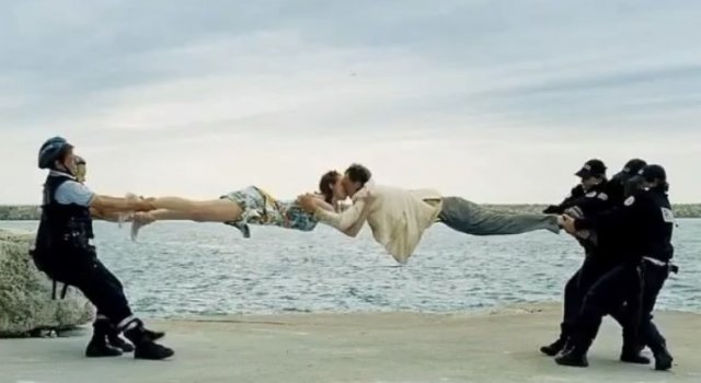 Удаленка, странные случаи и карантин: о чем шутят в Сети (14 фото)