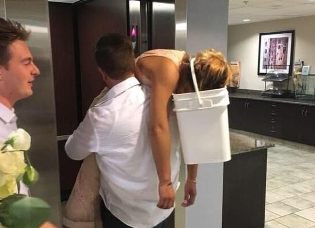 Фотографии, о которых девушки предпочли бы забыть (15 фото)