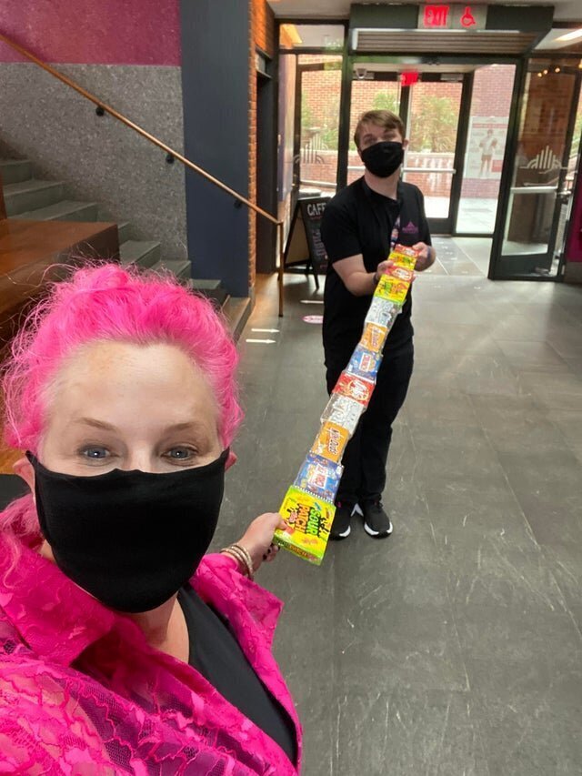 Когда социальное дистанцирование зашло слишком далеко (15 фото)