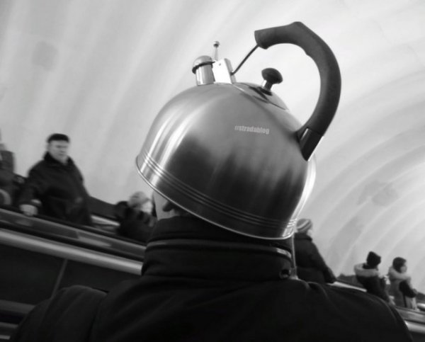 Модники и чудаки из метро (25 фото)