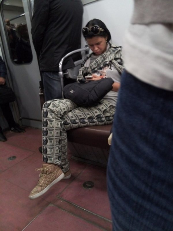 Модники и чудаки из метро (25 фото)