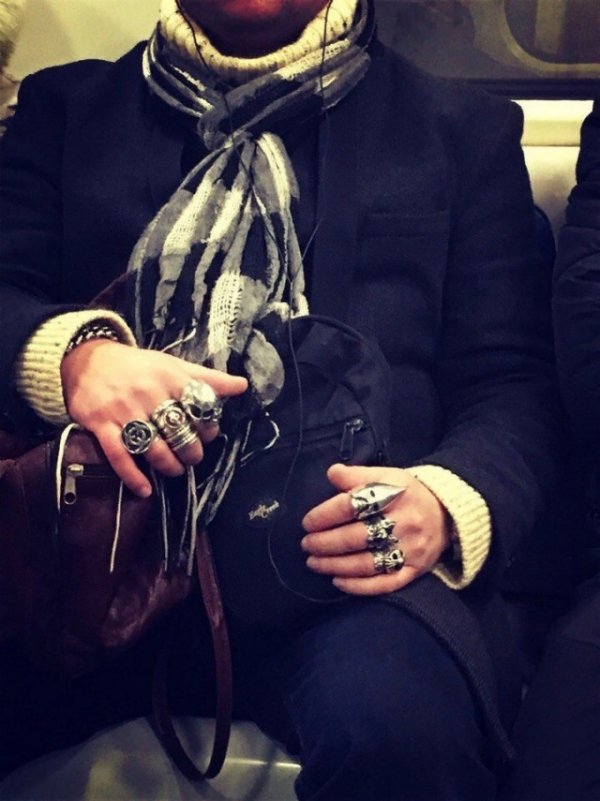 Модники и чудаки из метро (25 фото)