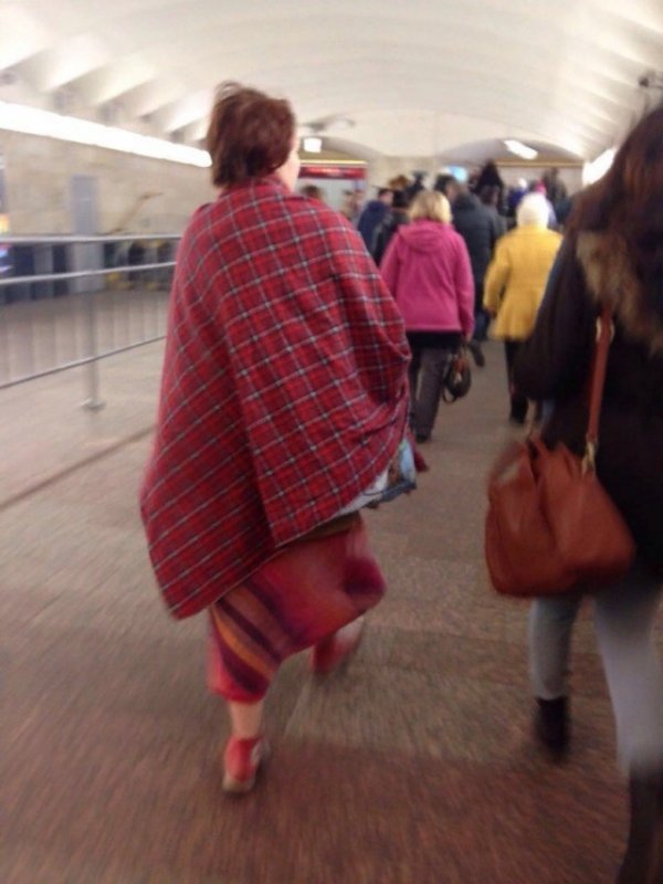 Модники и чудаки из метро (25 фото)