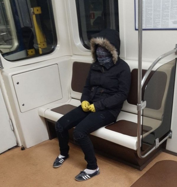 Модники и чудаки из метро (25 фото)