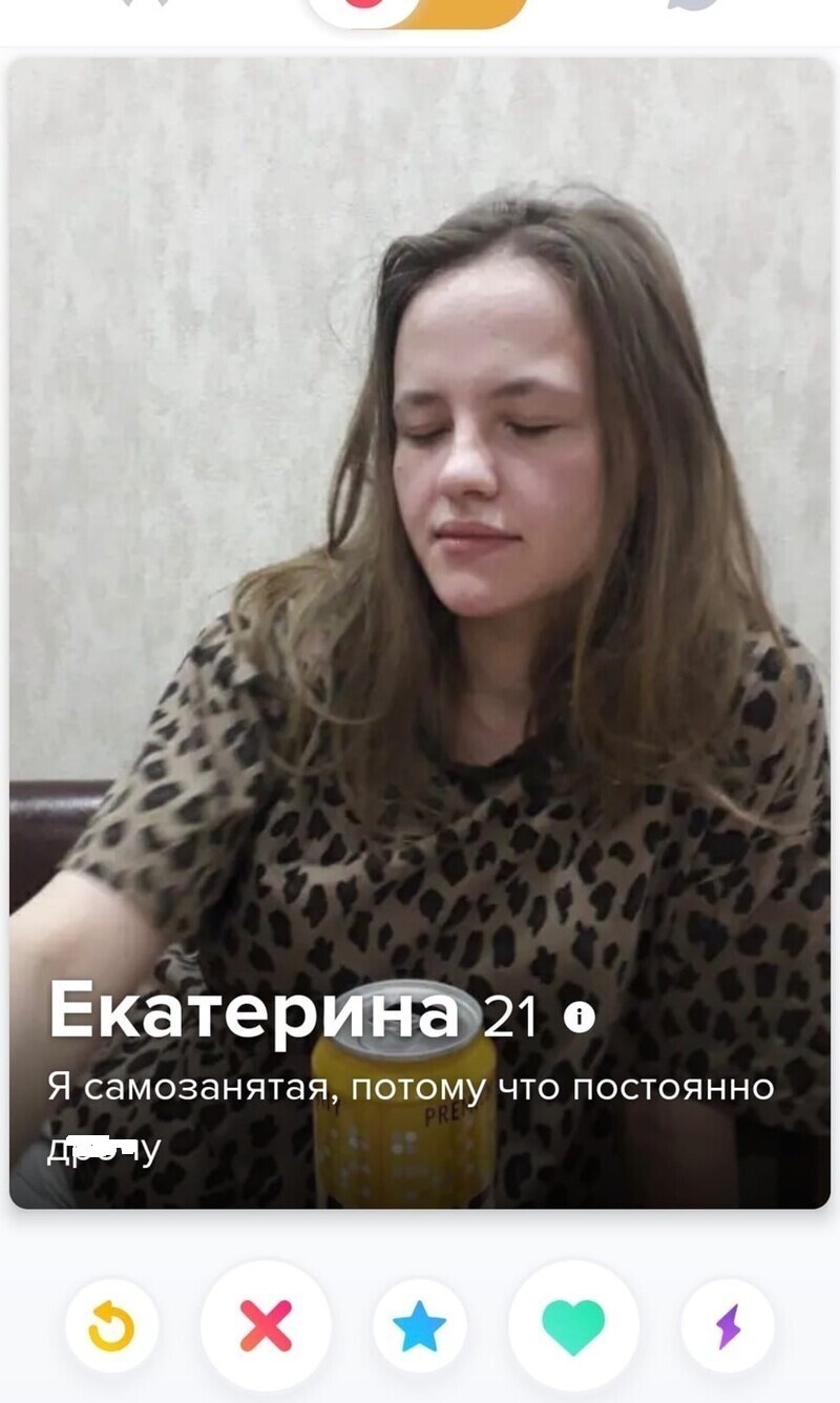 Девушкам от мужчин нужно только одно. Нет, речь не деньгах. Обзор анкет Tinder (21 фото)