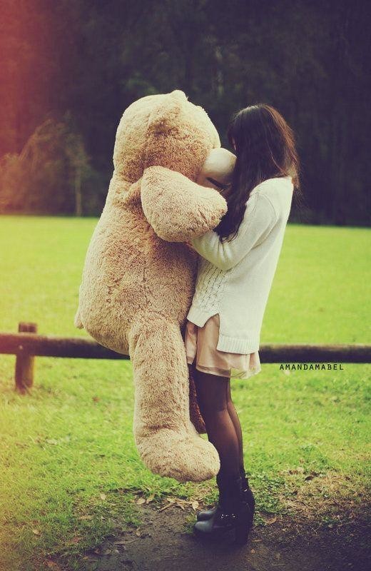 9 причин почему девушки любят огромных плюшевых медведей (20 фото) 9 причин почему девушки любят огромных плюшевых медведей (20 фото)