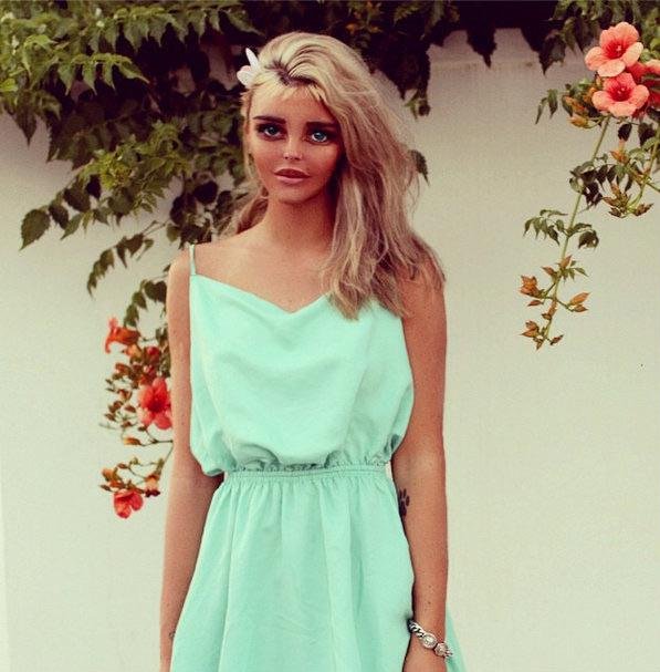 Красавцы и красавицы, которые переборщили с обработкой фотографий (15 фото) Красавцы и красавицы, которые переборщили с обработкой фотографий (15 фото)