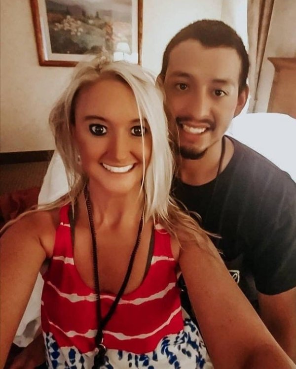 Красавцы и красавицы, которые переборщили с обработкой фотографий (15 фото) Красавцы и красавицы, которые переборщили с обработкой фотографий (15 фото)