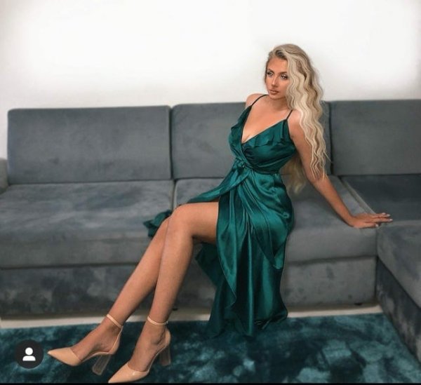 Красавцы и красавицы, которые переборщили с обработкой фотографий (15 фото) Красавцы и красавицы, которые переборщили с обработкой фотографий (15 фото)