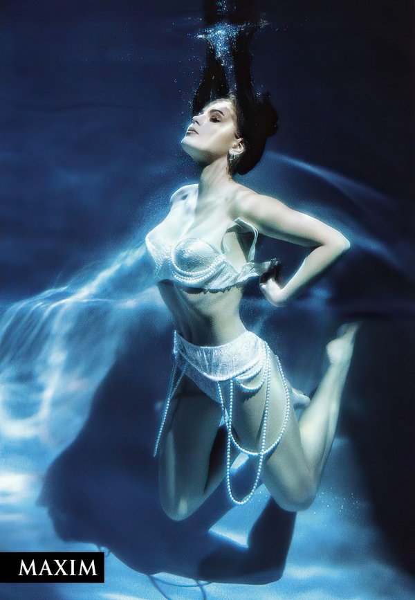 Вокалистка группы Little Big Софья Таюрская снялась для журнала Maxim (12 фото)