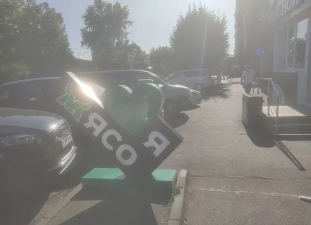 Безумные и смешные вывески, создатели которых переборщили с креативом (15 фото)