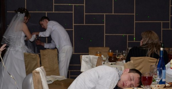 Смешные и очень колоритные фотографии со свадеб (25 фото)