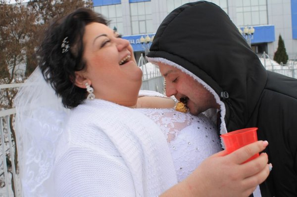 Смешные и очень колоритные фотографии со свадеб (25 фото)