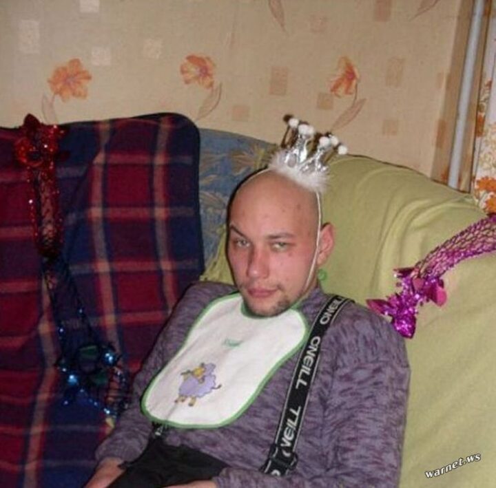 Принц готов к веселью в новогоднюю ночь.