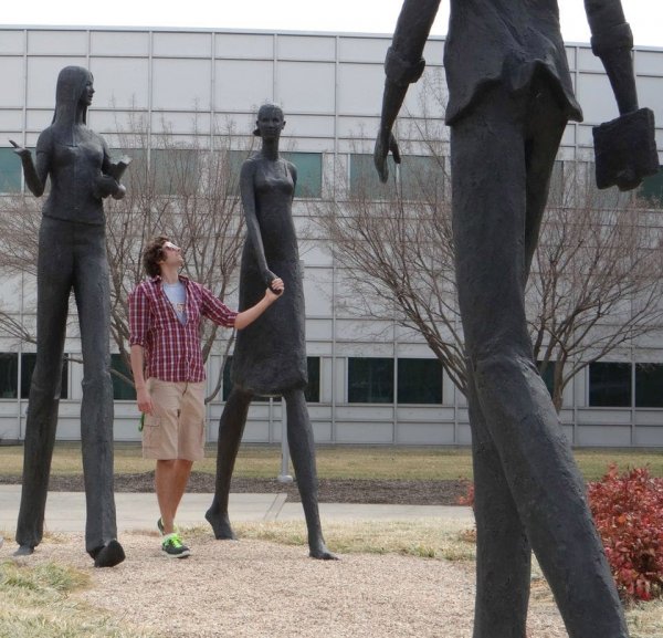 Необычная жизнь очень высоких людей (15 фото) Необычная жизнь очень высоких людей (15 фото)