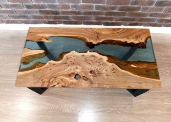 Стол из слэба с прозрачной вставкой