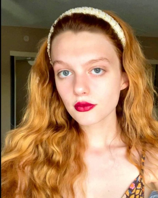 В Vogue на обложке впервые появилась трансгендерная модель Ариэль Николсон (7 фото)