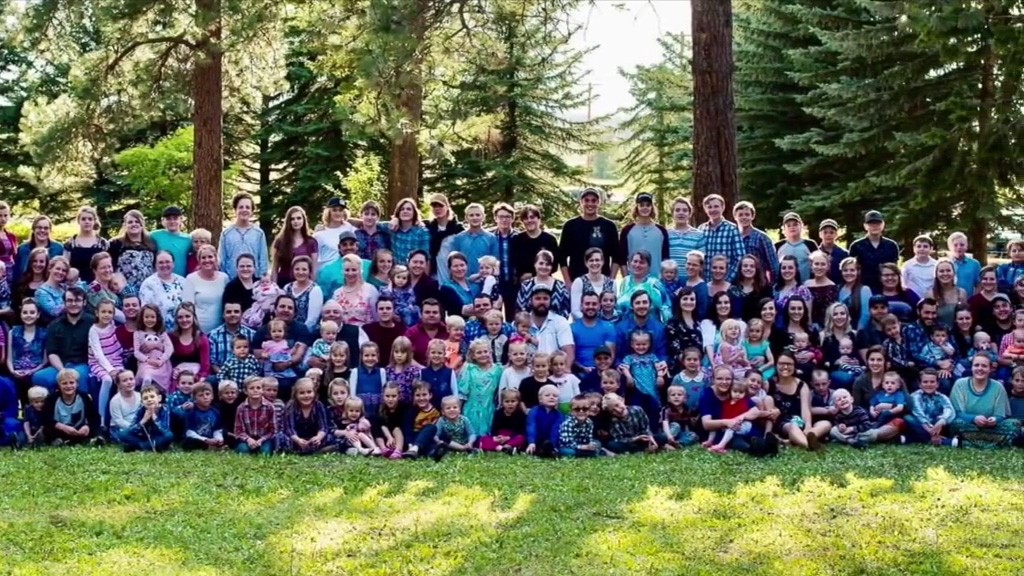 Сбежать из секты крайне сложно, а если это секта еще и твоя семья? (9 фото)