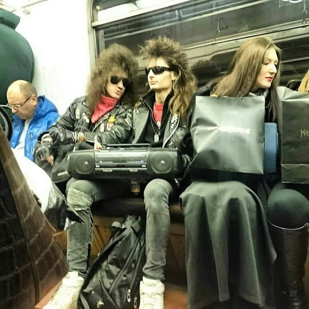 Необычные попутчики в метро (32 фото)