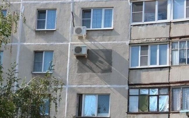 Зачем нужен телевизор, если есть окно? Пост о необычных окнах (16 фото)