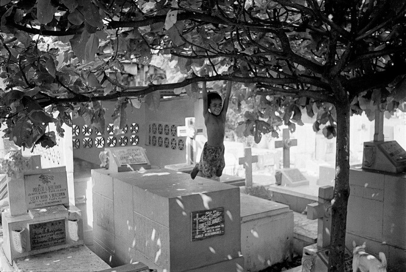 На кладбище в Маниле живёт 6000 человек (20 фото)