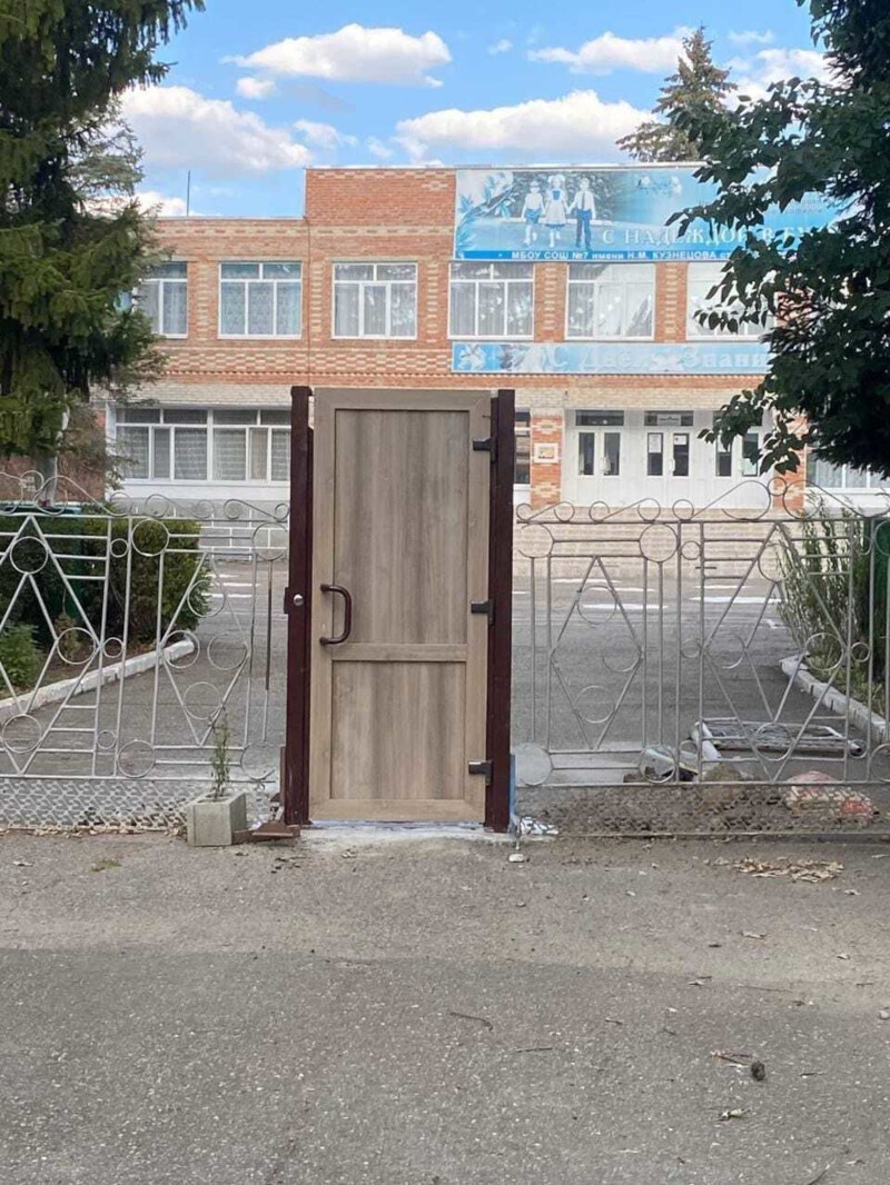 Мастера, работающие в стиле "сойдёт и так" продолжают удивлять окружающих (17 фото)