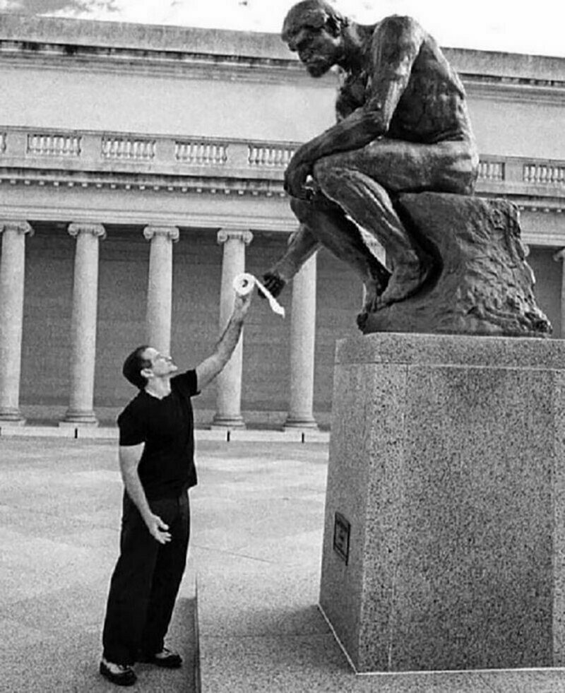 12 забавных снимков со статуями (13 фото) 12 забавных снимков со статуями (13 фото)